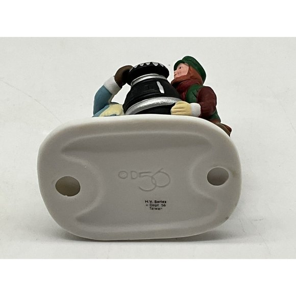 Retired Dept 56 Heritage Village - A New Potbellied Stove For Christmas #56593 - Picture 13 of 13